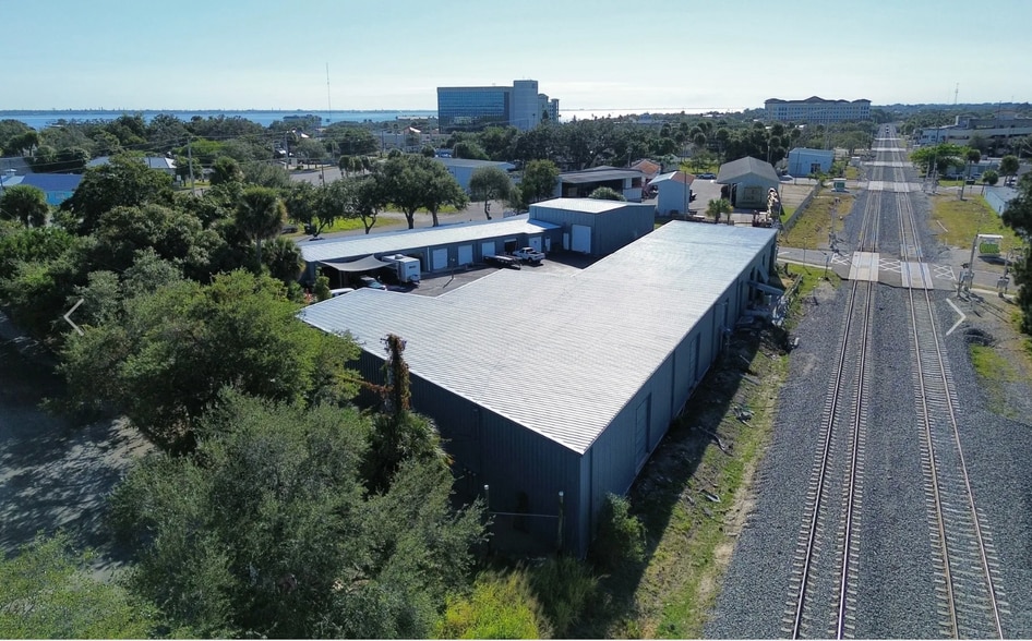 More Photos Of 820 E Fee Ave, Melbourne Warehouse For Lease