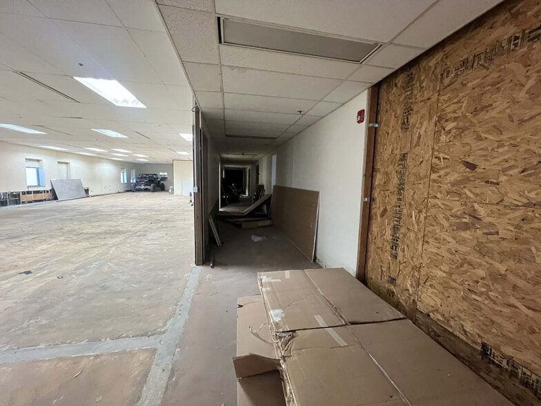 More Photos Of 2533-2541 Rulon White Blvd, Ogden Manufacturing For Lease