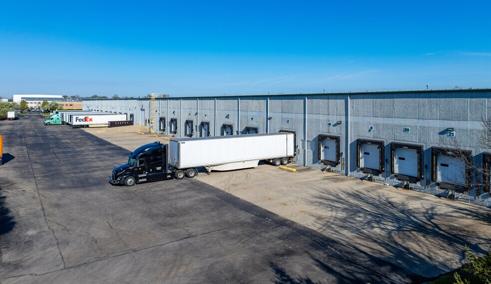 More Photos Of 2300 Rickenbacker Pky, Columbus Warehouse For Lease