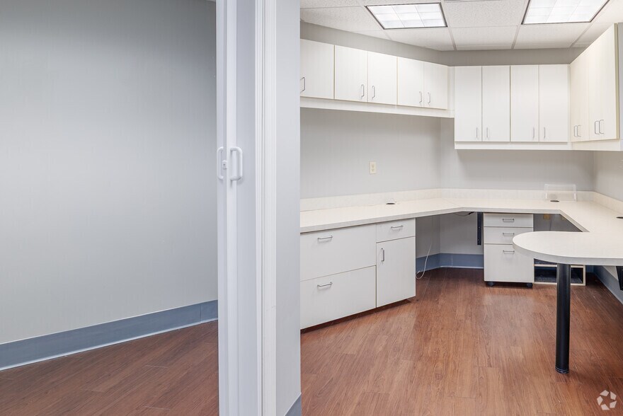 More Photos Of 3810 Williamsburg Park Blvd, Jacksonville Office For Sale