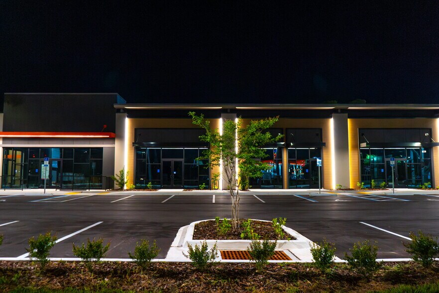 More Photos Of 8730 Baymeadows Rd, Jacksonville Storefront For Lease