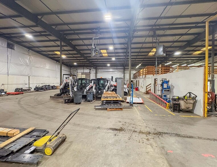 More Photos Of 2523 NE Argyle St, Portland Warehouse For Lease