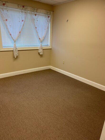 More Photos Of 5 Mill St, Middleboro Warehouse For Lease