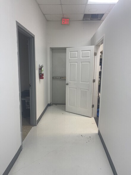 More Photos Of 13510-13520 Perkins Rd, Baton Rouge Storefront Retail Office For Lease