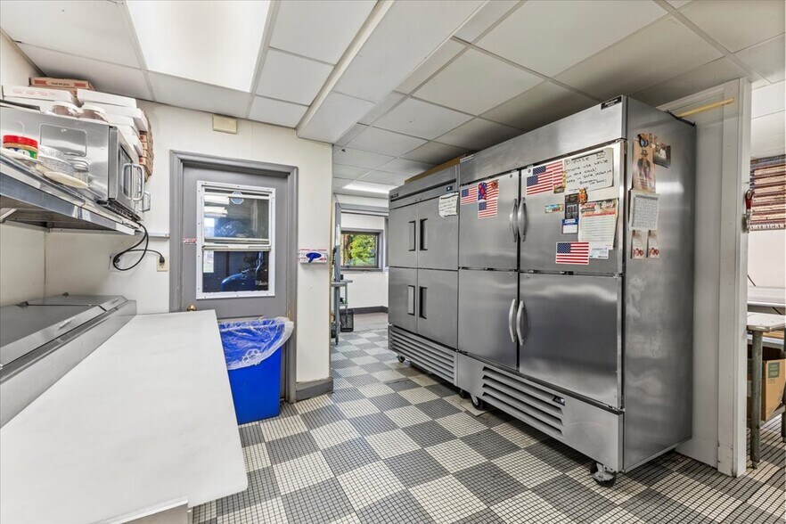 More Photos Of 232 W Moorestown Rd, Wind Gap Restaurant For Sale