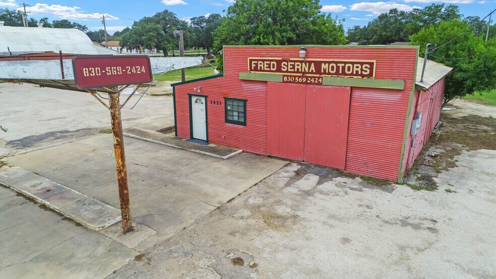 More Photos Of 1421 2nd St, Pleasanton Auto Repair For Sale