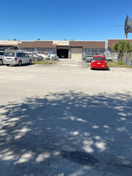 More Photos Of 12250-12282 SW 117th Ct, Miami Service For Sale