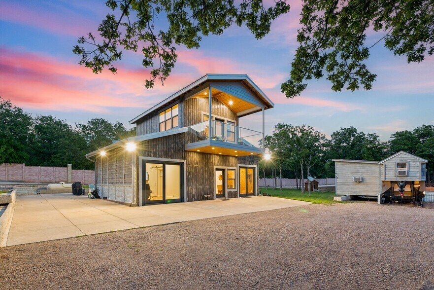 More Photos Of 1000 County Road 904, Joshua Golf Course Driving Range For Sale