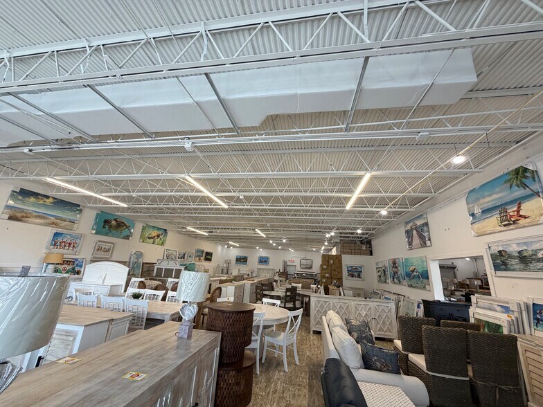 More Photos Of 702-736 21st St, Vero Beach Storefront For Lease