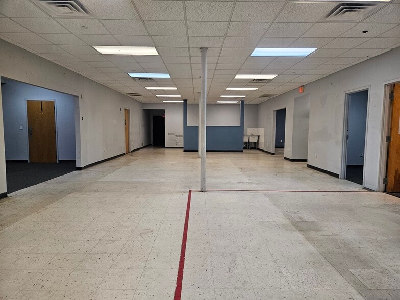 More Photos Of 952 Bragg Blvd, Fayetteville Flex For Sale