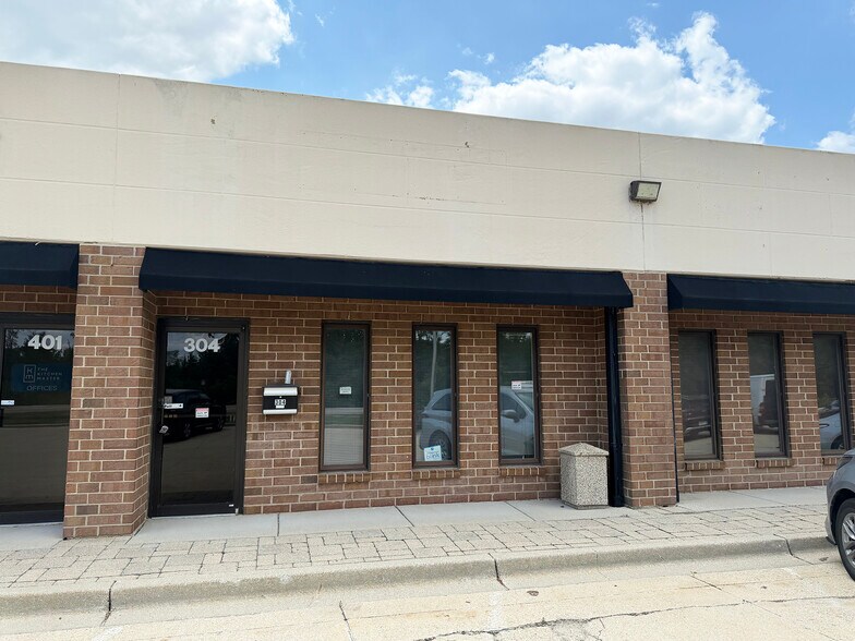 Primary Photo Of 600 Industrial Dr, Naperville Distribution For Lease