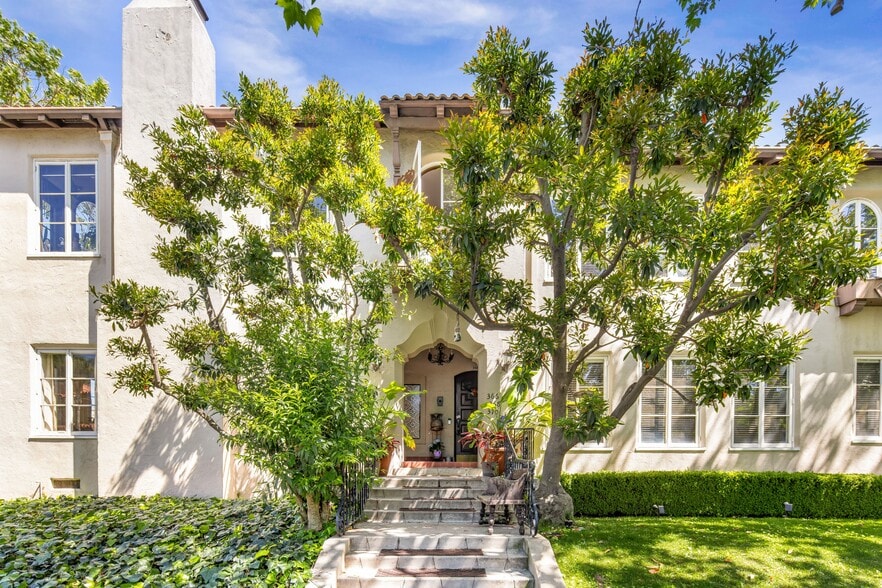 Primary Photo Of 366 N Sycamore Ave, Los Angeles Apartments For Sale