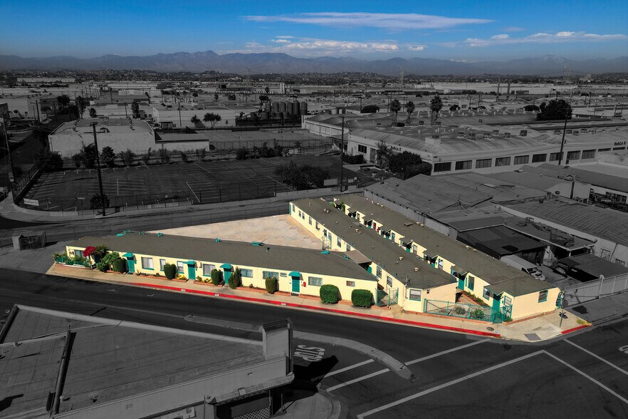 Primary Photo Of 4001 E 52nd St, Maywood Apartments For Sale