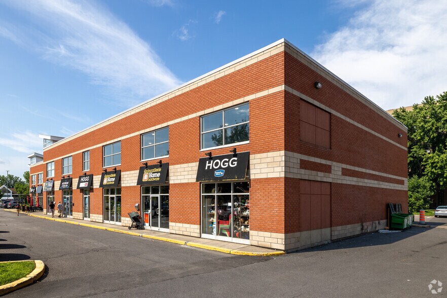 More Photos Of 7 Pl Du Commerce, Verdun Freestanding For Lease