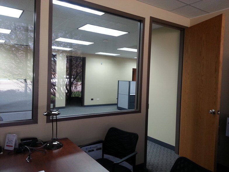 More Photos Of 225 N Arlington Heights Rd, Elk Grove Village Light Distribution For Lease