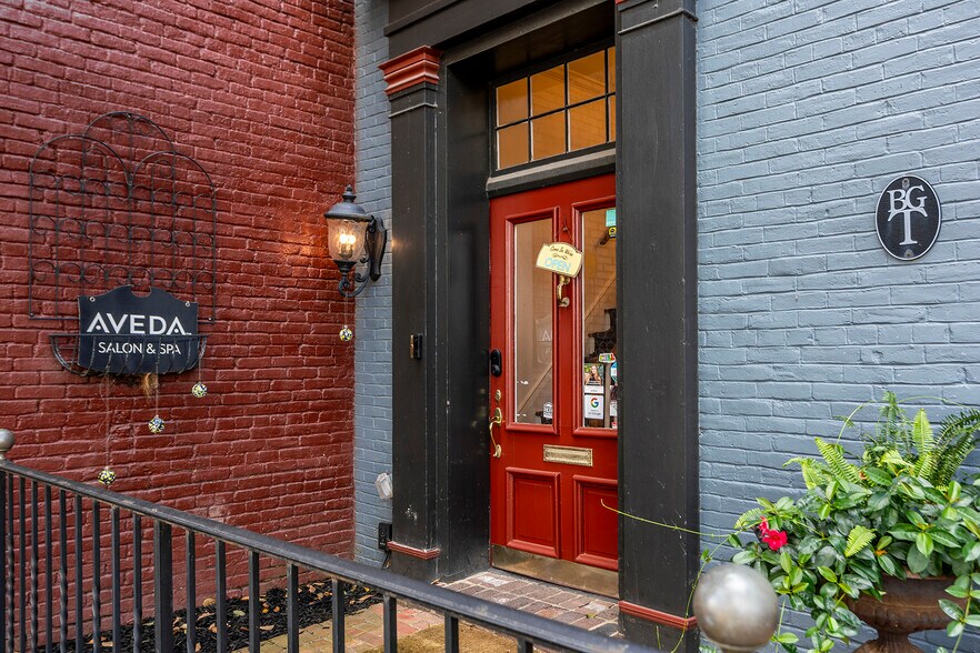 More Photos Of 302 W High St, Lexington Office Residential For Sale