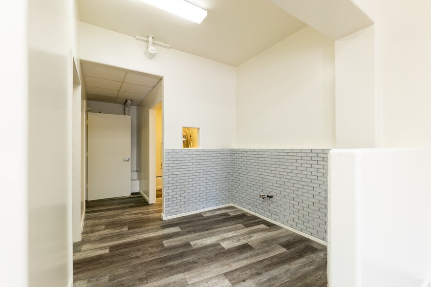 More Photos Of 3700 E 12th St, Oakland Storefront Retail Office For Lease