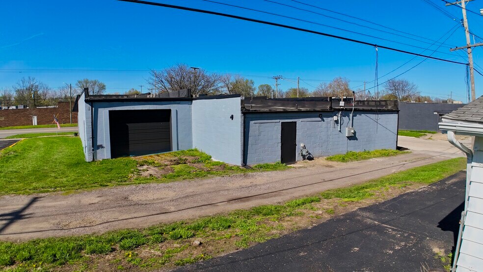 More Photos Of 25611 Van Born Rd, Taylor Freestanding For Sale