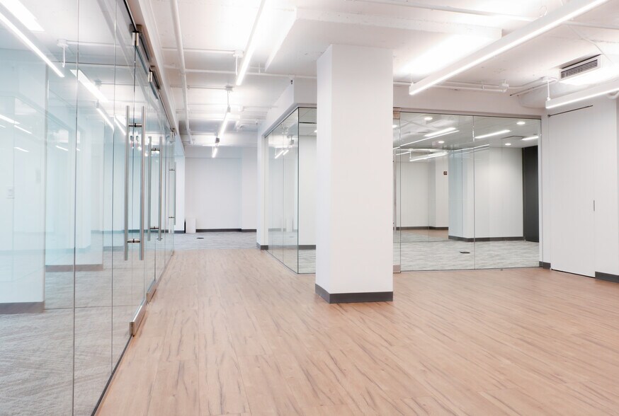 More Photos Of 1015 18th St NW, Washington Office For Lease