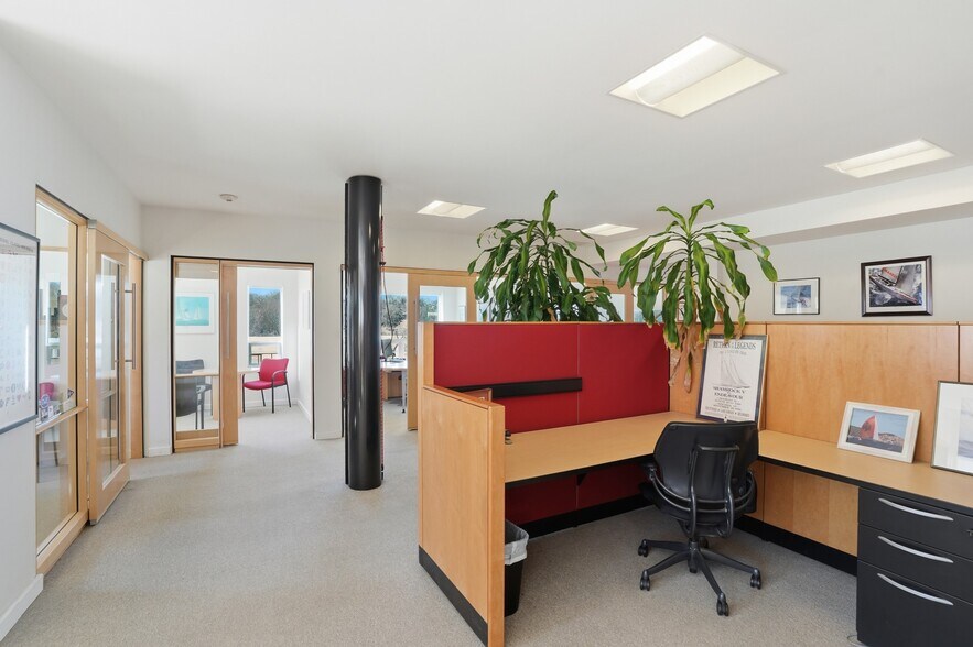 More Photos Of 19 John Clarke Rd, Middletown Office For Sale