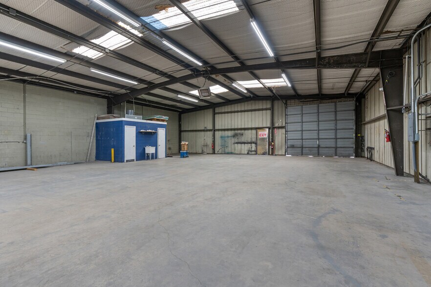 More Photos Of 110 Connelly, San Antonio Manufacturing For Lease