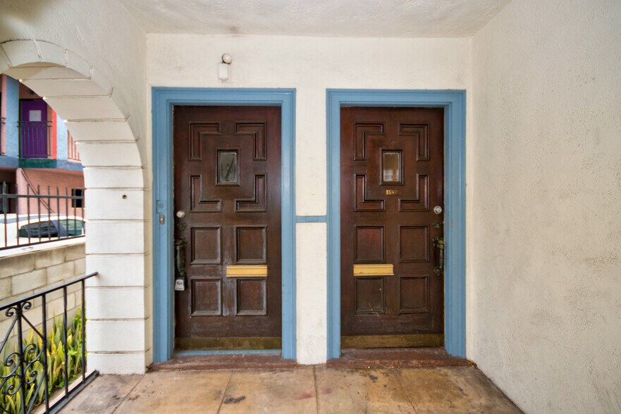 More Photos Of 6669 De Longpre Ave, Los Angeles Apartments For Sale