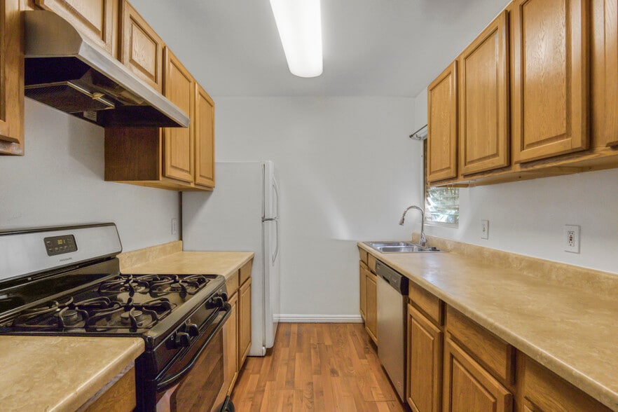 More Photos Of 14641 Magnolia Blvd, Sherman Oaks Apartments For Sale