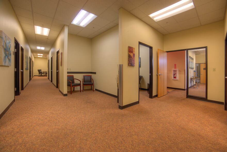 More Photos Of 410 W Bakerview Rd, Bellingham General Retail For Lease