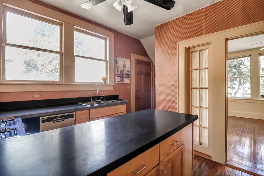 More Photos Of 210 E 48th St, Savannah Apartments For Sale