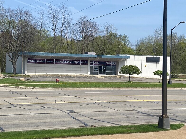 More Photos Of 6460 Dixie Hwy, Clarkston Freestanding For Lease