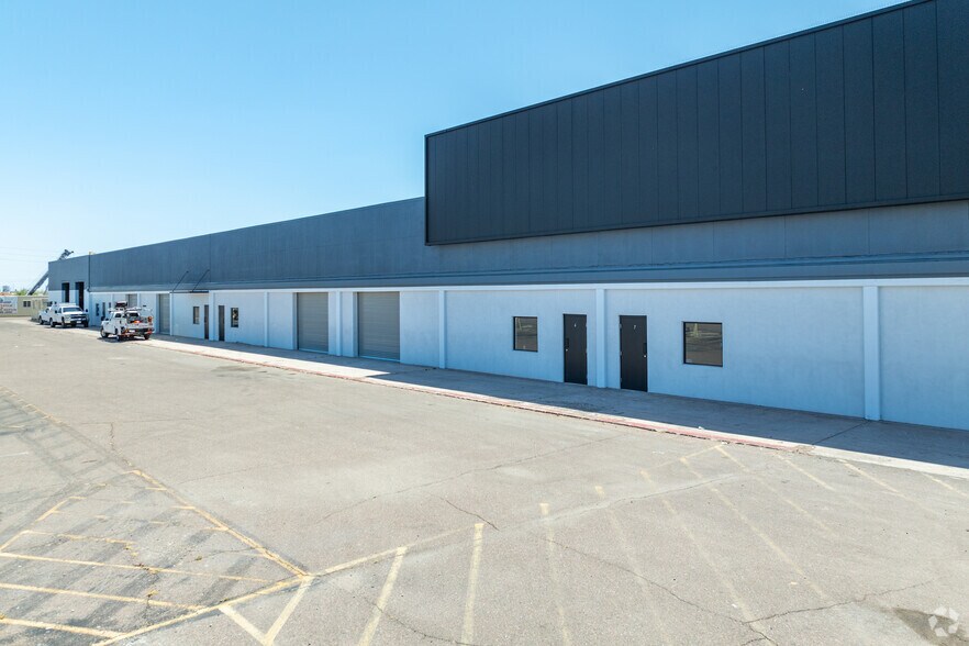 More Photos Of 4225 W Indian School Rd, Phoenix Warehouse For Lease