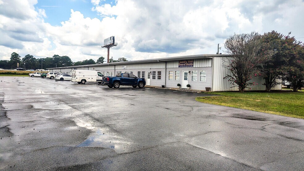 Primary Photo Of 127 Peachtree Pky, Byron Office For Sale