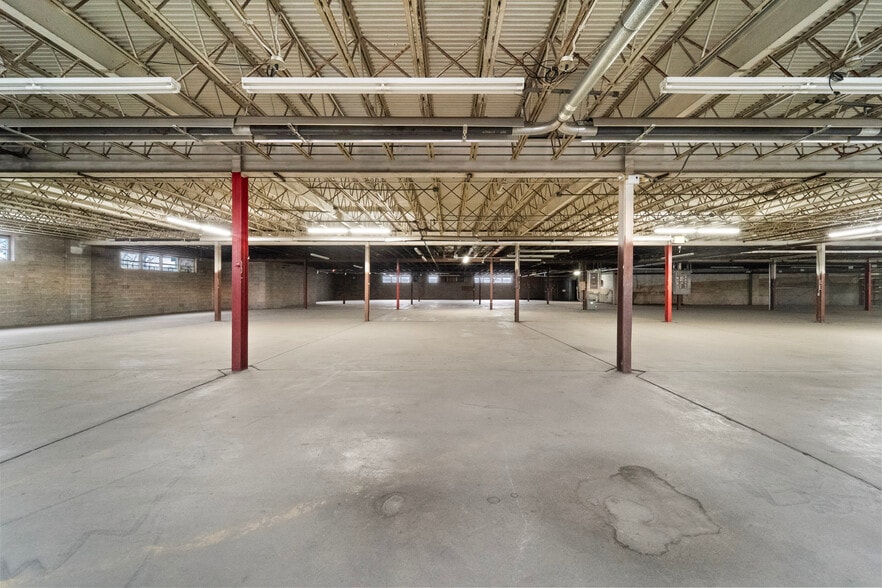 More Photos Of 209 W Main St, Linn Warehouse For Sale