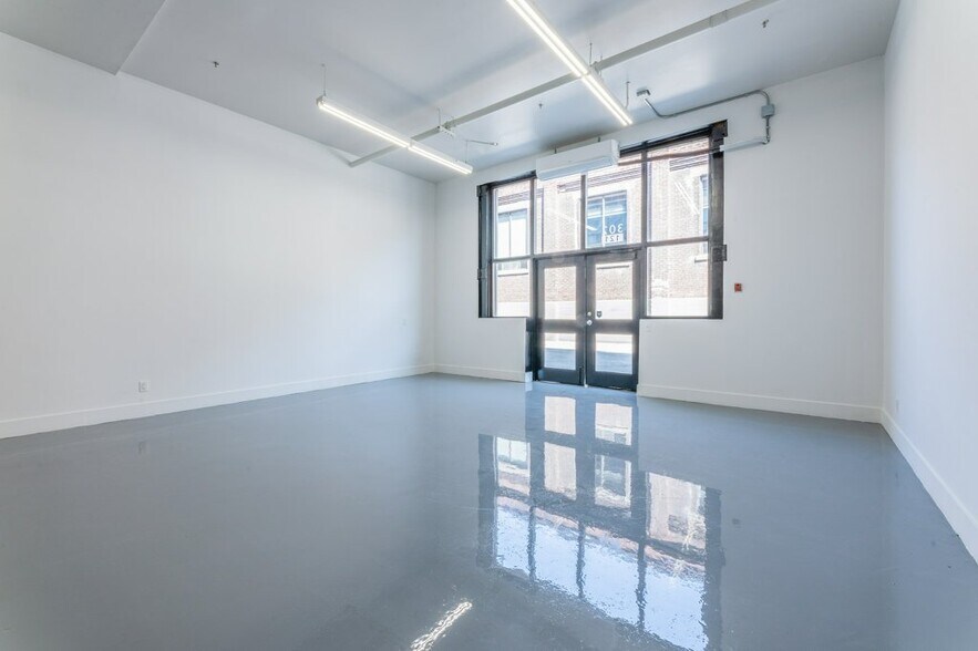 More Photos Of 276 Carlaw Av, Toronto Showroom For Lease