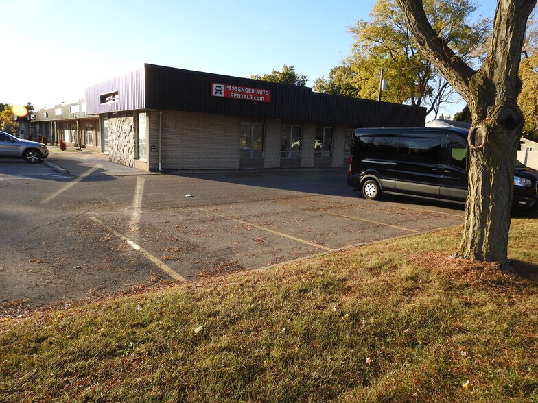 More Photos Of 3520-3560 Pontiac Lake Rd, Waterford Storefront For Lease