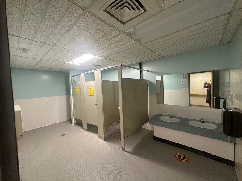 More Photos Of 10 Commerce Dr, Columbia Office For Lease