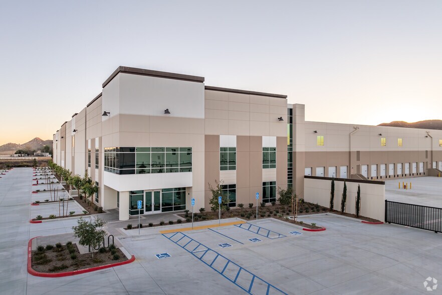 Primary Photo Of 33540 Zeiders Rd, Menifee Distribution For Sale