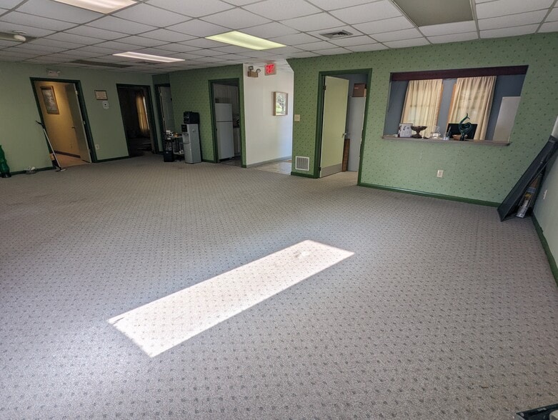 More Photos Of 16 Reeves Ave, Hamilton Office For Sale