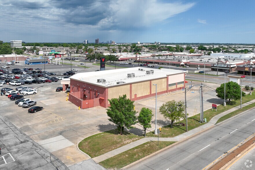 More Photos Of 8010 E 51st St, Tulsa Drugstore For Lease