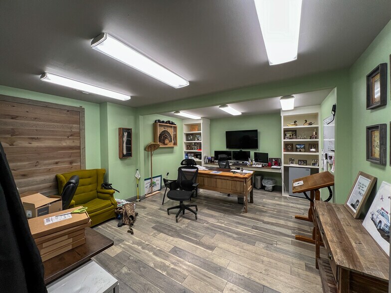 More Photos Of 39509 I-55 Service Rd, Ponchatoula Light Distribution For Lease