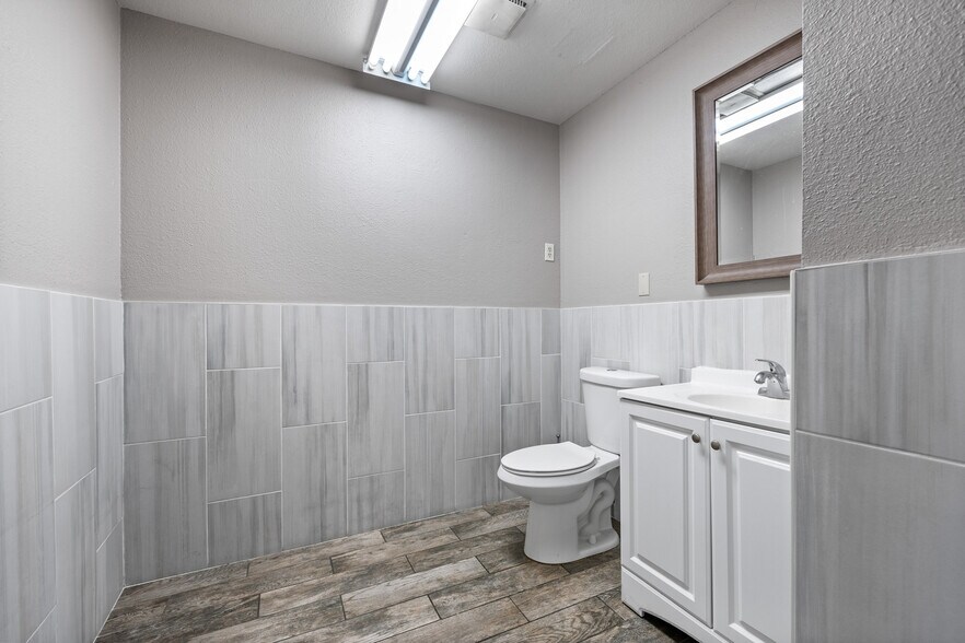 More Photos Of 1200 N Jefferson St, Anaheim Showroom For Sale