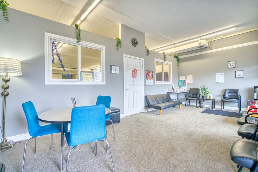 More Photos Of 1100-1152 Francis St, Longmont General Retail For Lease