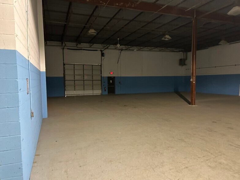 More Photos Of 80 Grace Dr, Hurricane Warehouse For Lease
