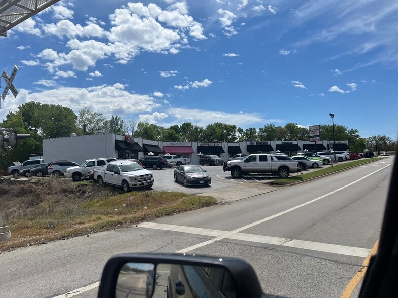 More Photos Of 220 N Walnut Creek Dr, Mansfield Unknown For Lease