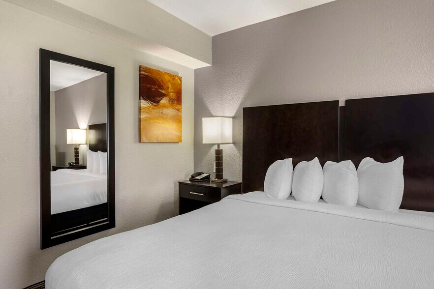 More Photos Of 2911 Gilmore Dr, Jonesboro Hotel For Sale