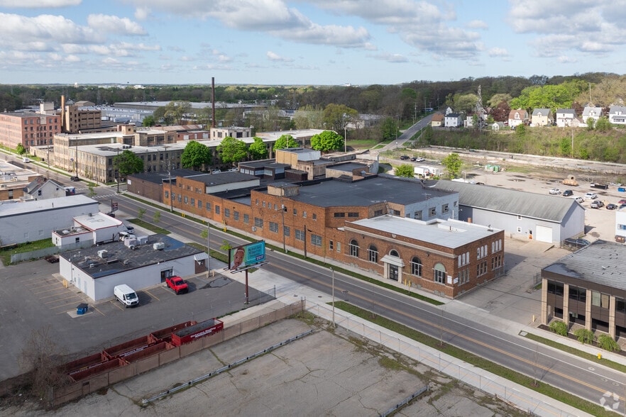 More Photos Of 1035 Godfrey Ave SW, Grand Rapids Warehouse For Lease