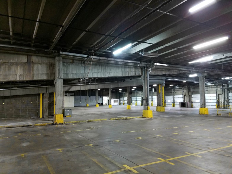 More Photos Of 1661 W Hill St, Louisville Manufacturing For Lease
