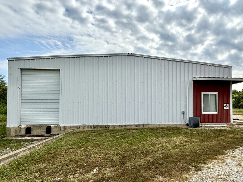 More Photos Of 825 New York Dr, Vandalia Storefront Retail Office For Sale