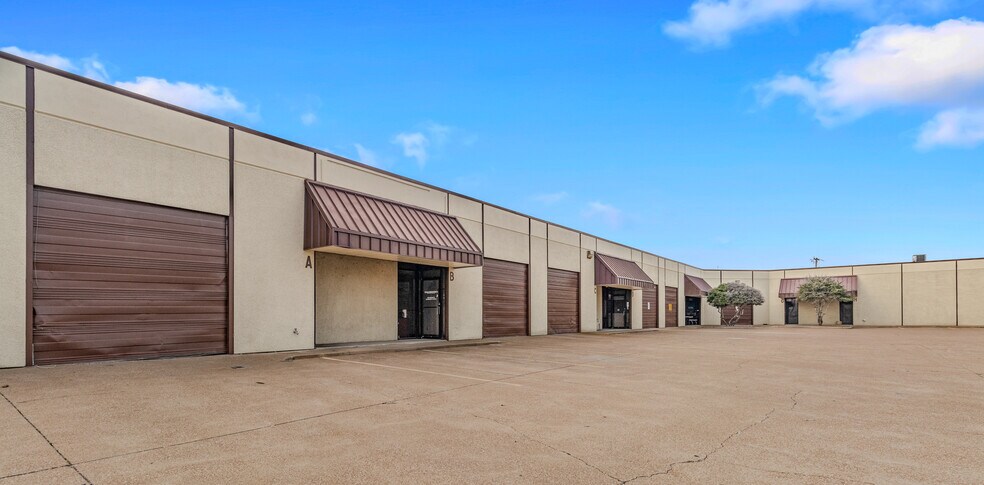 More Photos Of 1315 Colony Ct, Haltom City Distribution For Lease