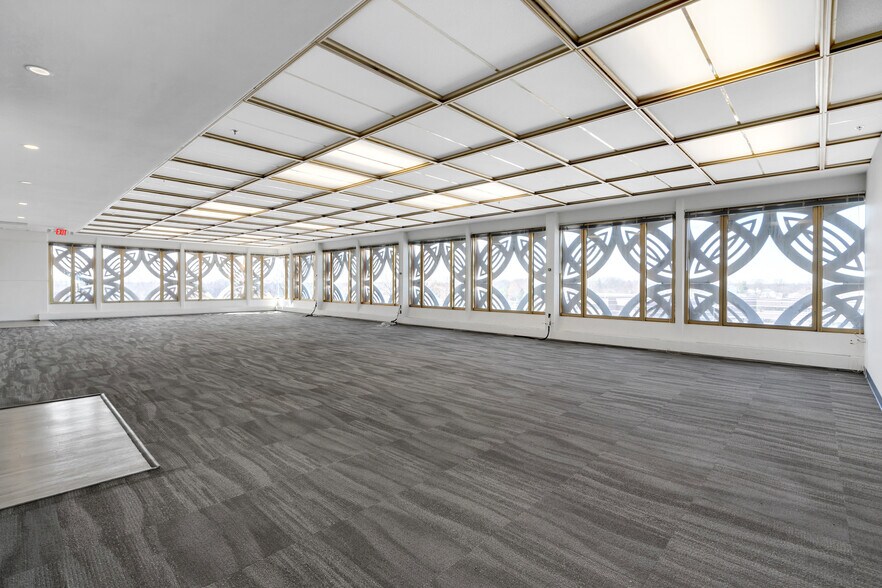 More Photos Of 6100 Dutchmans Ln, Louisville Office For Lease